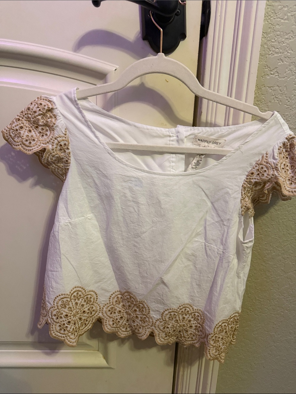 Hardly Grey White Crop Top with Beige Lace Trim